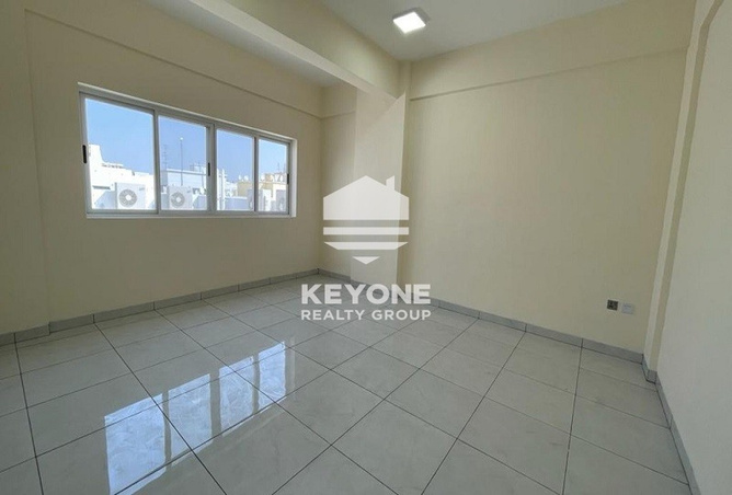 Apartment for Rent in Al Muraqqabat: Sharing Partition Allowed | 2 ...