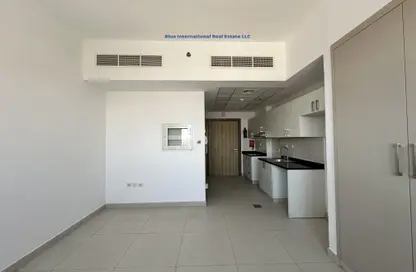 Apartment - 1 Bathroom for rent in Z02 - England Cluster - International City - Dubai