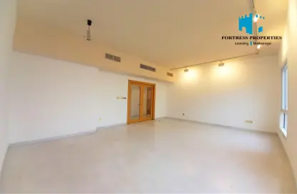 شقة - 3 غرف نوم - 3 حمامات للايجار في برج النور - شارع خليفة - أبوظبي