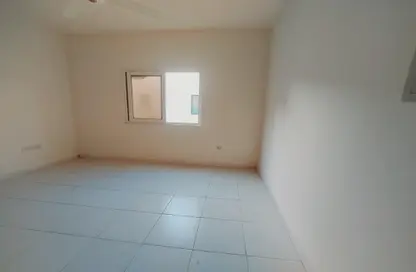 Apartment - 1 Bathroom for rent in Muwailih Building - Muwaileh - Sharjah