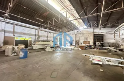 Warehouse - Studio - 2 Bathrooms for rent in RAS - Umm Ramool - Dubai