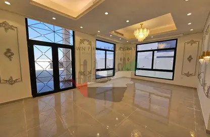 Villa - 4 Bedrooms - 6 Bathrooms for rent in Al Aweer 1 - Al Aweer - Dubai