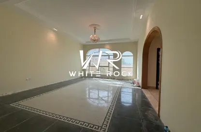 Villa - 6 Bedrooms for rent in Al Mushrif - Abu Dhabi