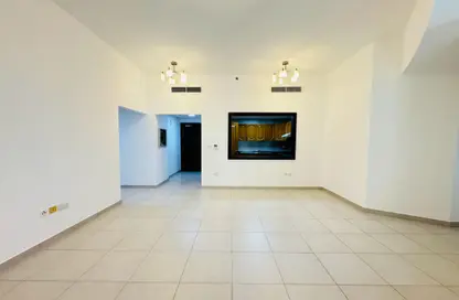 Apartment - 2 Bedrooms - 2 Bathrooms for rent in Blue Tower - Sheikh Zayed Road - Dubai