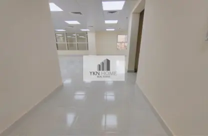 Office Space - Studio - 1 Bathroom for rent in Emerald Tower - Khalifa Street - Abu Dhabi