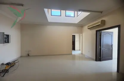 Apartment - 3 Bedrooms - 3 Bathrooms for rent in Al Dafeinah - Asharej - Al Ain