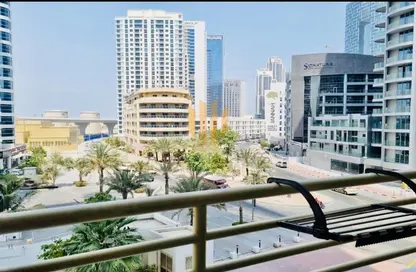 Apartment - 1 Bathroom for rent in Manchester Tower - Dubai Marina - Dubai