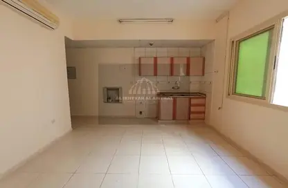 Apartment - 1 Bathroom for rent in Muwailih Building - Muwaileh - Sharjah