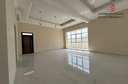 Villa - 5 Bedrooms - 7 Bathrooms for rent in Al Aweer 1 - Al Aweer - Dubai