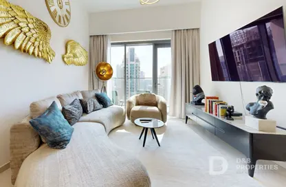 Living Room image for: Apartment - 1 Bedroom - 1 Bathroom for sale in Burj Royale - Downtown Dubai - Dubai, Image 1