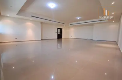 Apartment - 4 Bedrooms - 6 Bathrooms for rent in Silver Wave Tower - Al Mina - Abu Dhabi