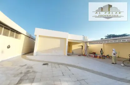 Villa - 4 Bedrooms - 5 Bathrooms for rent in Al Ghafeyah area - Sharjah