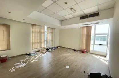 Office Space - Studio - 1 Bathroom for rent in Al Garhoud Star - Al Garhoud - Dubai