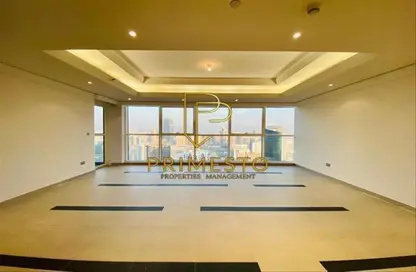 Apartment - 4 Bedrooms - 5 Bathrooms for rent in Wave tower - Corniche Road - Abu Dhabi