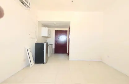 Apartment - 1 Bathroom for rent in Muwaileh 3 Building - Muwaileh - Sharjah