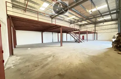 Warehouse - Studio - 3 Bathrooms for rent in Al Sajaa - Sharjah