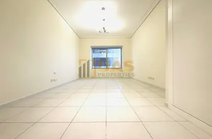 Apartment - 3 Bedrooms - 3 Bathrooms for rent in 21st Century Tower - Sheikh Zayed Road - Dubai