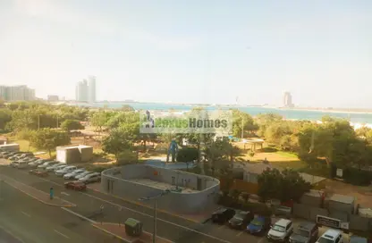 Apartment - 4 Bedrooms - 5 Bathrooms for rent in Wave tower - Corniche Road - Abu Dhabi