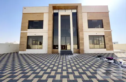 Villa - 5 Bedrooms - 6 Bathrooms for rent in Al Aweer 1 - Al Aweer - Dubai