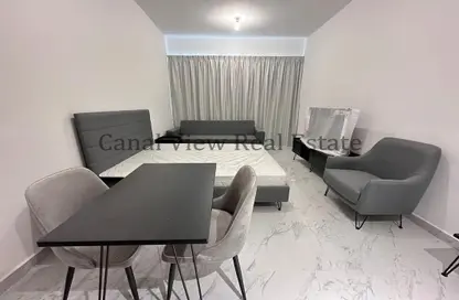 Apartment - 1 Bathroom for rent in Oasis Residences - Masdar City - Abu Dhabi