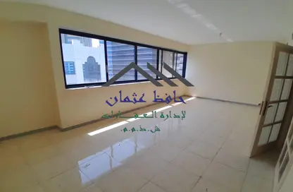 Apartment - 3 Bedrooms - 3 Bathrooms for rent in Madinat Zayed - Abu Dhabi