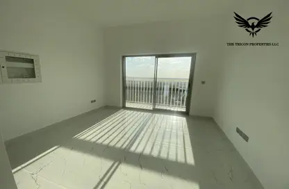 Apartment - 1 Bathroom for rent in Dubai Land - Dubai