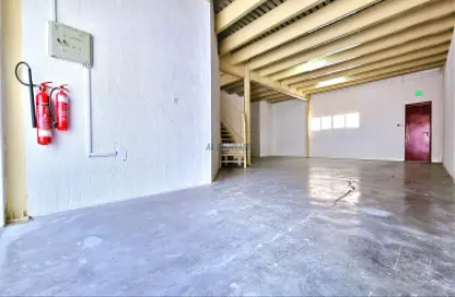 Warehouse - Studio - 1 Bathroom for rent in Al Khabisi - Deira - Dubai