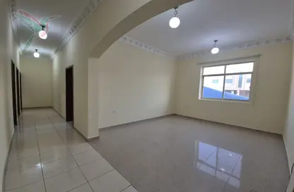 Apartment - 2 Bedrooms - 1 Bathroom for rent in Al Dafeinah - Asharej - Al Ain