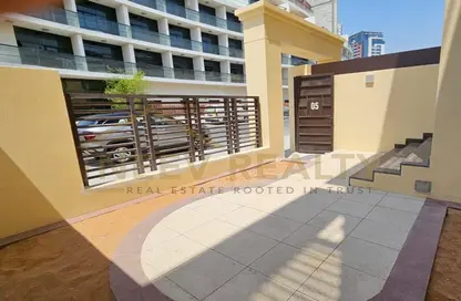 Compound - 3 Bedrooms - 5 Bathrooms for rent in Arenco Villas - Jumeirah Village Circle - Dubai