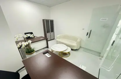 Office Space - Studio - 1 Bathroom for rent in Red Avenue - Al Garhoud - Dubai