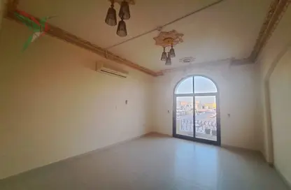 Apartment - 3 Bedrooms - 4 Bathrooms for rent in Al Dafeinah - Asharej - Al Ain