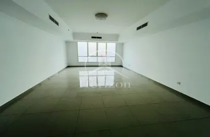 Empty Room image for: Apartment - 2 Bedrooms - 4 Bathrooms for rent in Al Majaz Tower - Al Majaz - Sharjah, Image 1