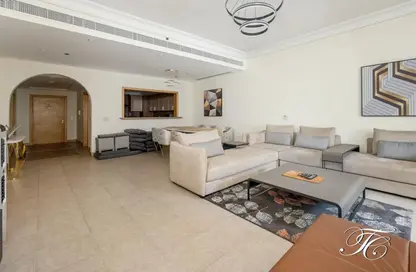 Apartment - 2 Bedrooms - 3 Bathrooms for rent in Abu Keibal - Shoreline Apartments - Palm Jumeirah - Dubai