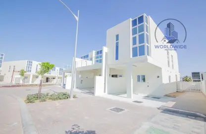 Townhouse - 3 Bedrooms - 4 Bathrooms for rent in Centaury - The Roots DAMAC Hills 2 - Damac Hills 2 - Dubai