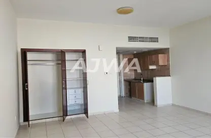 Apartment - 1 Bathroom for rent in X17 - England Cluster - International City - Dubai