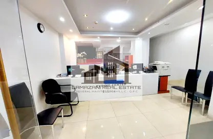 Retail - Studio - 1 Bathroom for rent in Khalifa Street - Abu Dhabi