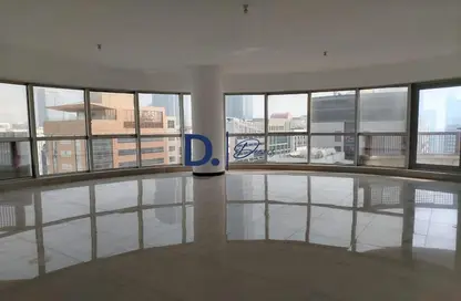 Apartment - 4 Bedrooms - 5 Bathrooms for rent in Silver Tower - Corniche Road - Abu Dhabi