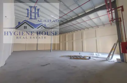 Warehouse - Studio - 2 Bathrooms for rent in Umm Al Thuoob - Umm Al Quwain