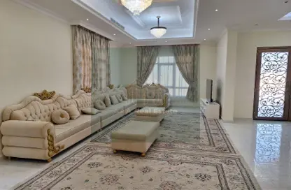 Villa - 5 Bedrooms - 7 Bathrooms for rent in Al Aweer 1 - Al Aweer - Dubai