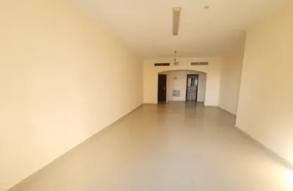 Apartment - 2 Bedrooms - 3 Bathrooms for rent in Al Khan - Sharjah