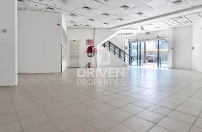 Retail - Studio for rent in DXB Tower - Sheikh Zayed Road - Dubai