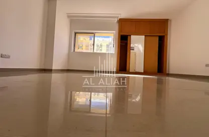 Apartment - 1 Bathroom for rent in Hamdan Street - Abu Dhabi