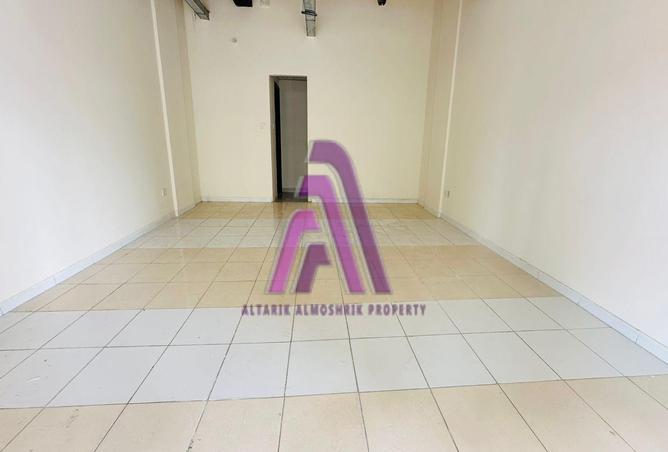 Shop - Studio - 1 Bathroom for rent in X26 - England Cluster - International City - Dubai