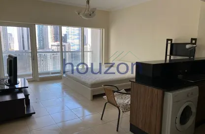 Apartment - 1 Bathroom for rent in Burj Al Nujoom - Downtown Dubai - Dubai