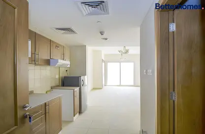 Apartment - 1 Bathroom for rent in Gardenia 2 - Emirates Gardens 1 - Jumeirah Village Circle - Dubai