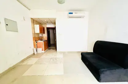 Apartment - 1 Bathroom for rent in Muweileh Community - Muwaileh Commercial - Sharjah