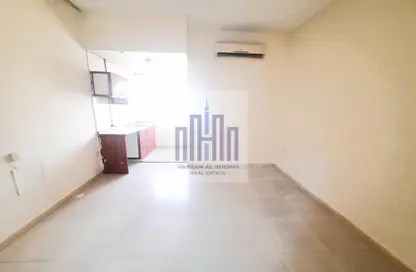 Apartment - 1 Bathroom for rent in Fire Station Road - Muwaileh - Sharjah