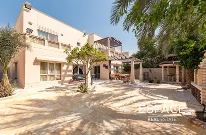 Villa - 5 Bedrooms - 4 Bathrooms for rent in Meadows 5 - Meadows - Dubai