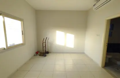 Apartment - 1 Bathroom for rent in Muwailih Building - Muwaileh - Sharjah