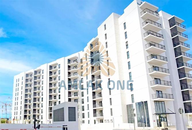 Apartment - 2 Bedrooms - 2 Bathrooms for sale in Waters Edge - Yas Island - Abu Dhabi